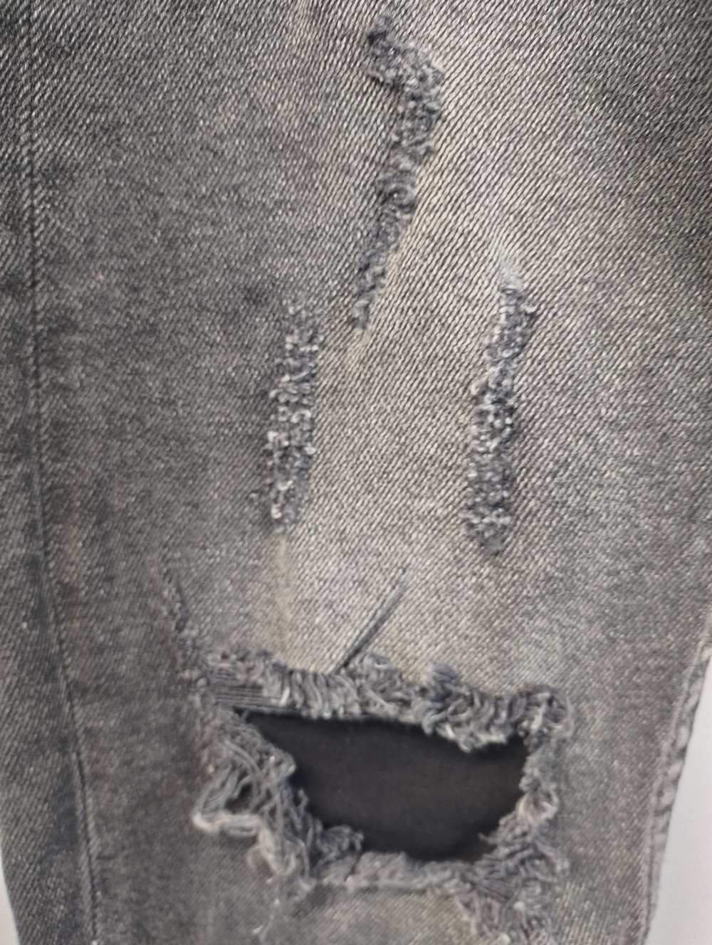 Zara Man Carrot Fit Black Ripped Jeans Men's 32 Distressed Removable Chain NWT - Picture 7 of 11